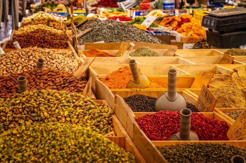 Colorful Varieties